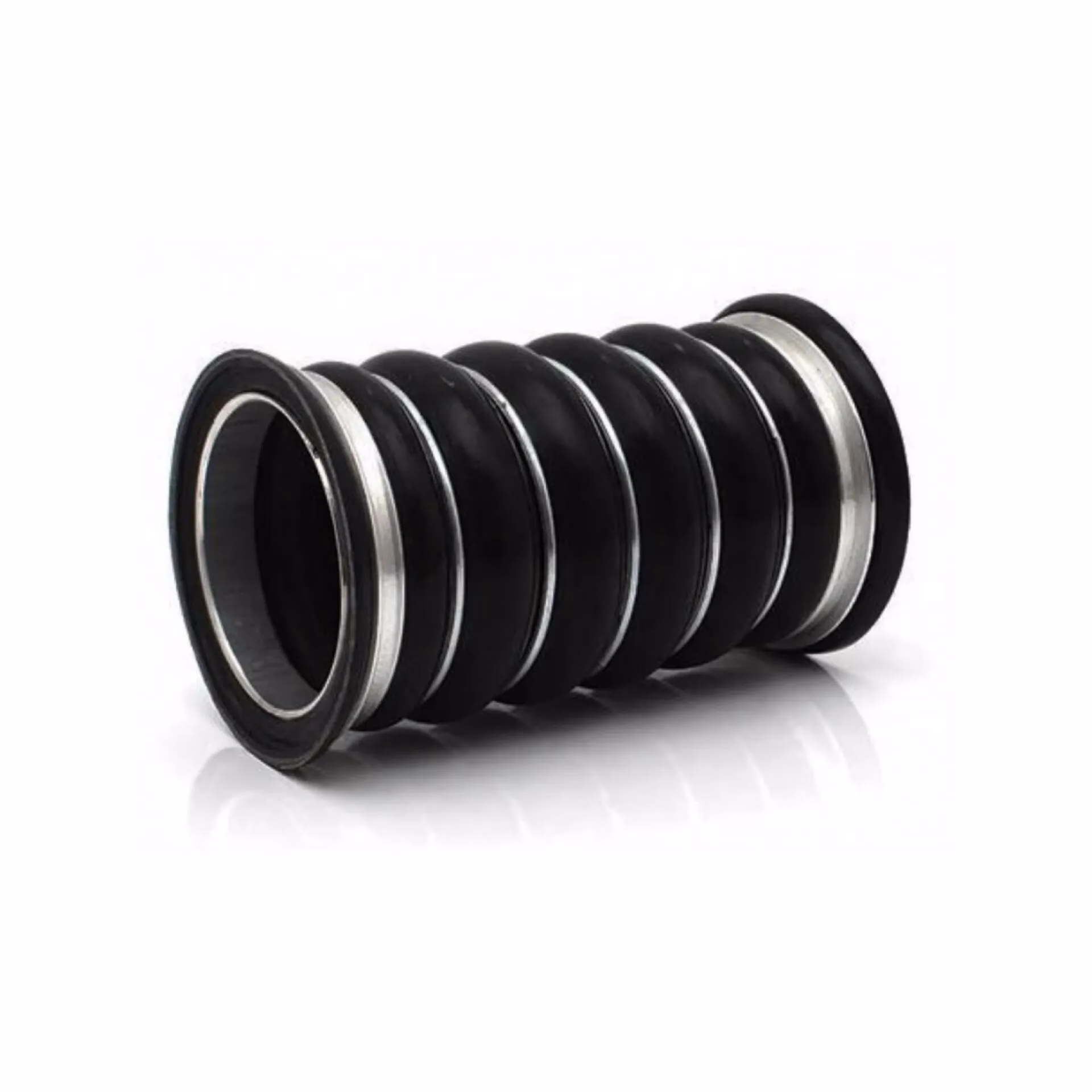 InShot_20250820_102008954_11zon شیلنگ اینترکولر مشکی اسکانیا (INTERCOOLER HOSE): نقش حیاتی در قدرت و راندمان موتور